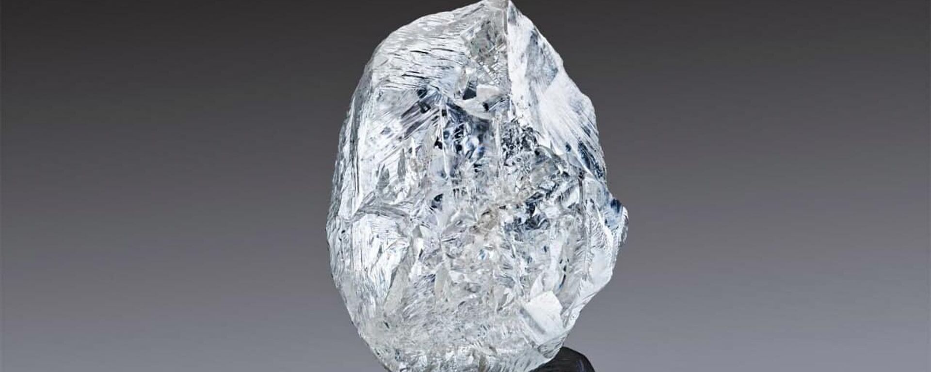 Alrosa put up a 242-carat diamond at auction in Dubai - Sputnik भारत, 1920, 24.01.2024