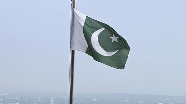 A Pakistani flag flies on a lookout in Islamabad, Pakistan, on July 27, 2022.  - Sputnik India