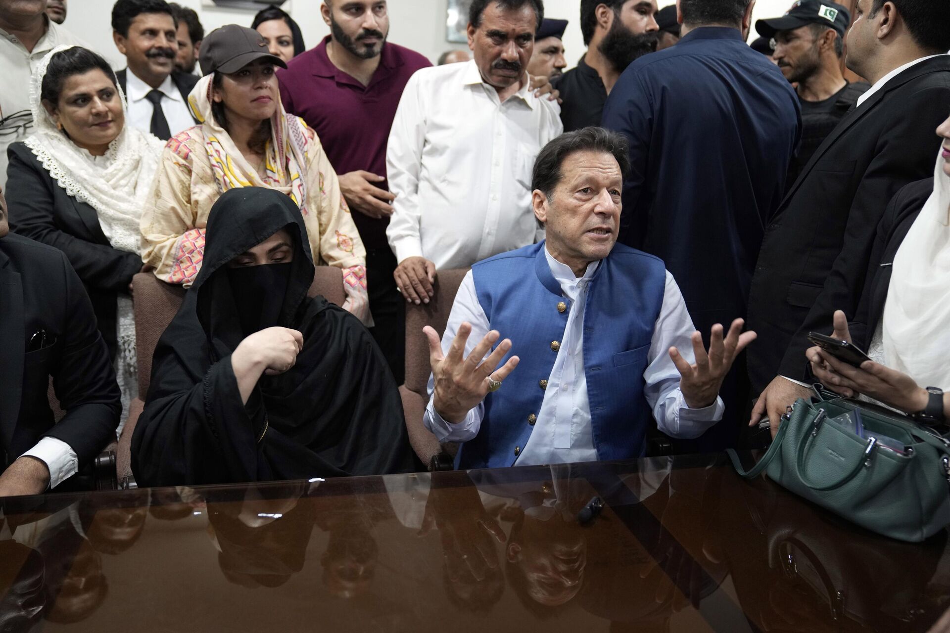 Pakistan's former Prime Minister Imran Khan, right, and Bushra Bibi his wife, talk to the media before signing documents to submit surety bond over his bails in different cases, at an office of Lahore High Court in Lahore, Pakistan, Monday, July 17, 2023. - Sputnik India, 1920, 31.01.2024