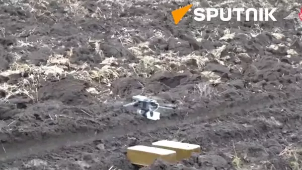 Russian operators of UAVs and FPV drones eliminate Ukrainian manpower and armored vehicles in the south of the DPR - Sputnik भारत
