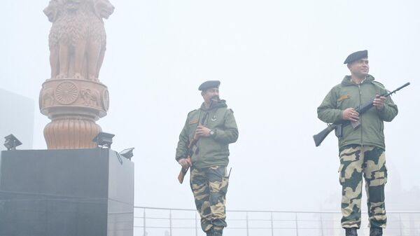 Indian Border Security (BSF) stand guards during a cold foggy morning as part of the celebrations to mark country's Republic Day at the India-Pakistan Wagah border post, about 35km from Amritsar on January 26, 2024. - Sputnik भारत