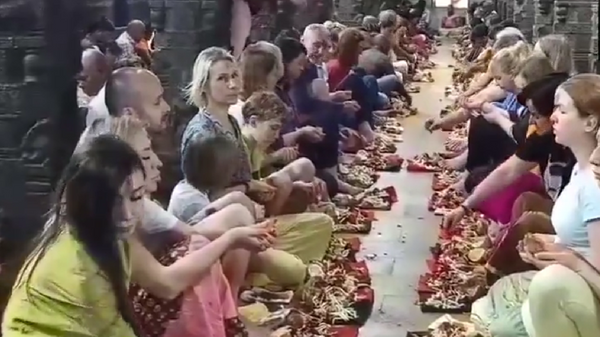 Russian Devotees of Hinduism Take Part in Rahu Ketu Puja in Tirupathi - Sputnik India