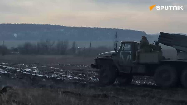 Russia's Southern Group's MLRS Grad crews took out a Ukrainian tank near Donetsk - Sputnik भारत