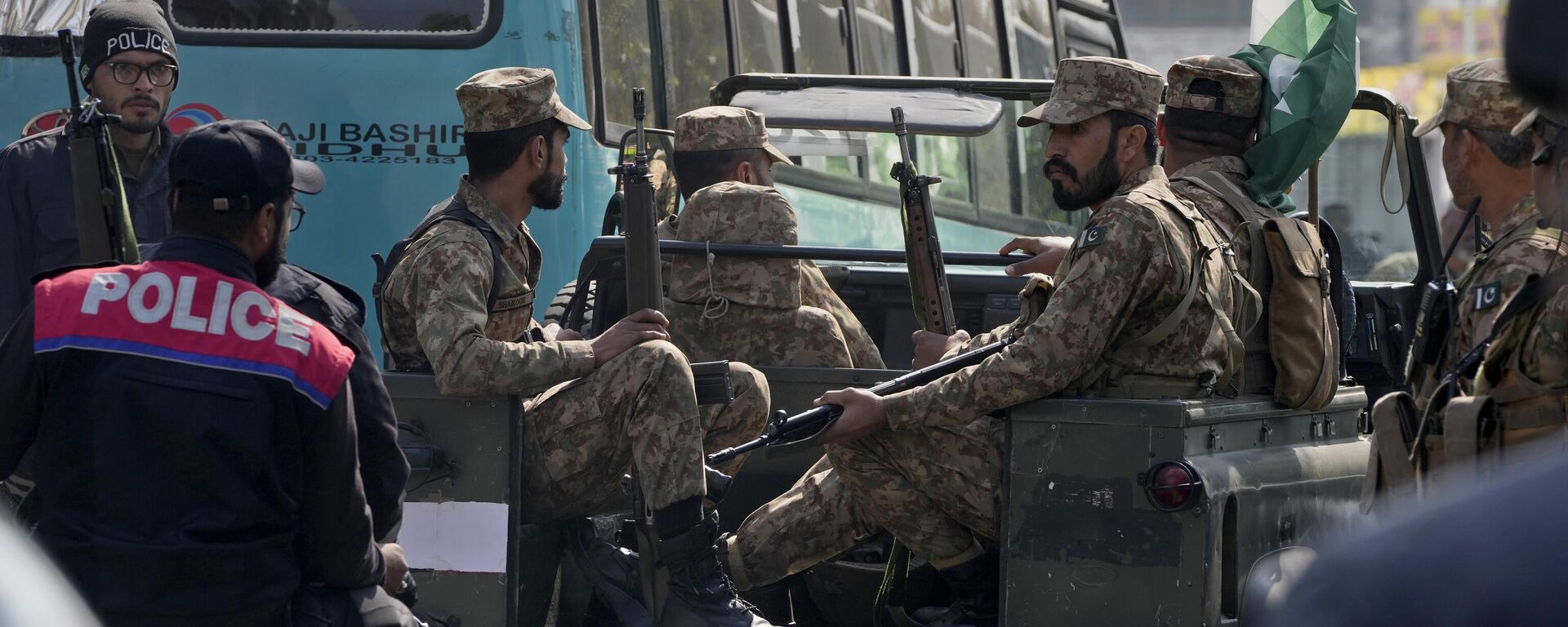 Army soldiers patrol on the vicinity of polling material distribution center to ensure security ahead of Feb. 8 general elections, in Lahore, Pakistan, Wednesday, Feb. 7, 2024. - Sputnik भारत, 1920, 08.02.2024