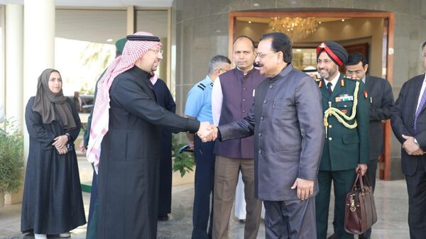 Minister of State for Defense Ajay Bhatt visits Saudi General Authority for Defense Development in Riyadh - Sputnik भारत