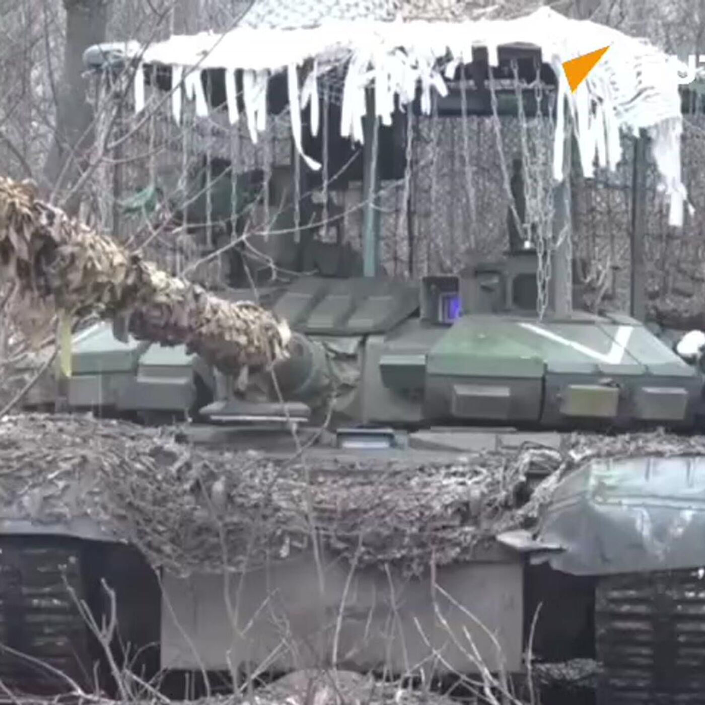 Watch Russian T-90M Tanks Destroy Ukrainian Positions Near Donetsk