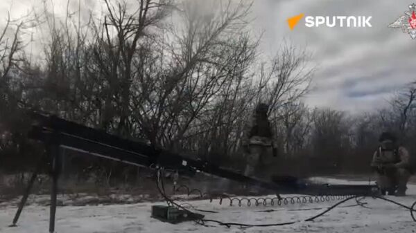 Russian troops, using a reconnaissance drone, spotted two camouflaged guns of the Ukrainian Armed Forces - Sputnik भारत