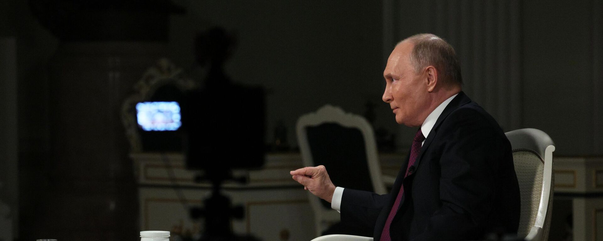 Russian President Vladimir Putin speaks during an interview with US journalist Tucker Carlson at the Kremlin in Moscow, Russia. - Sputnik भारत, 1920, 11.02.2024