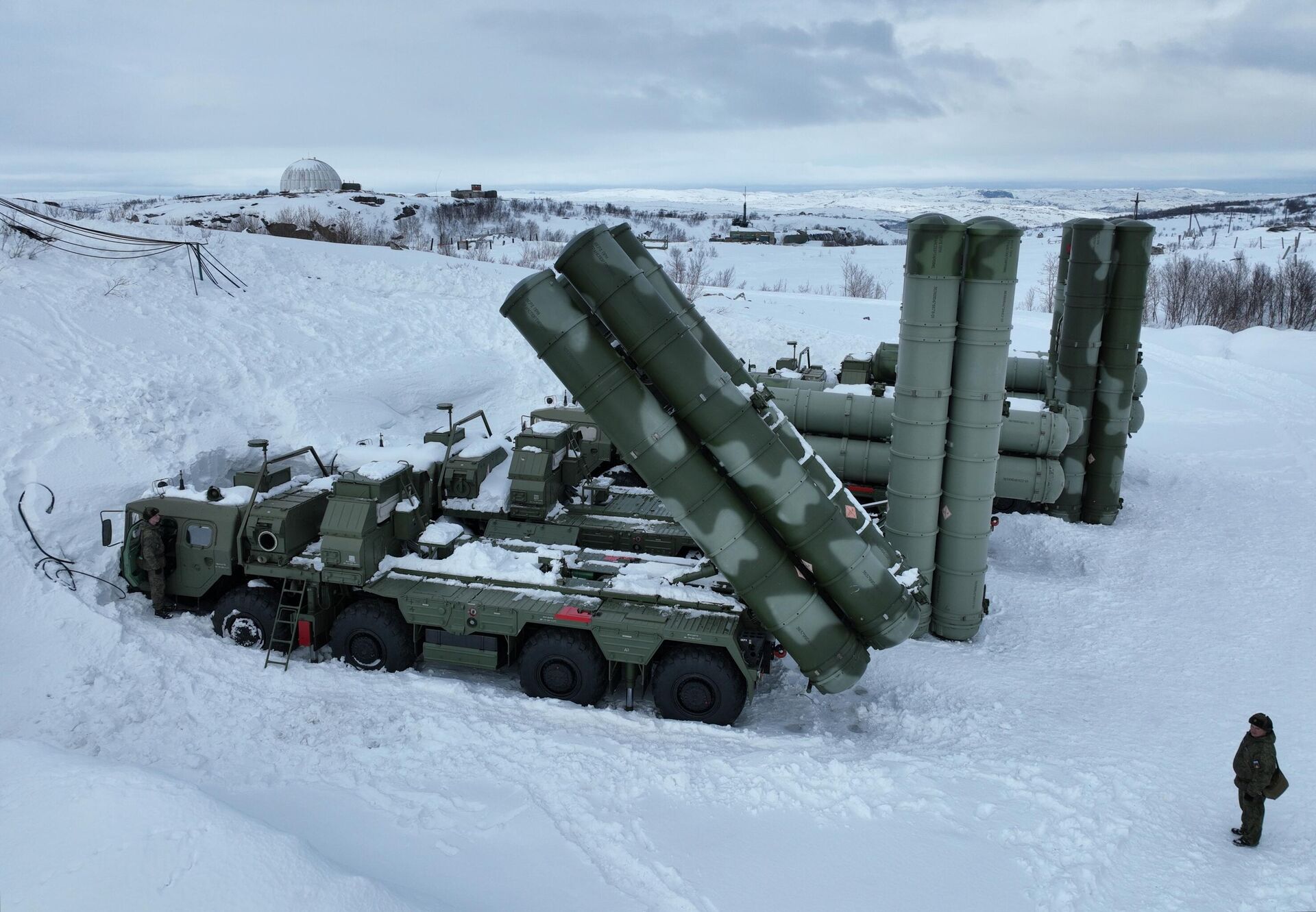 A view shows S-400 Triumph missile air defence systems at the Russian Northern Fleet's base of Gadzhiyevo in Murmansk region, Russia - Sputnik India, 1920, 20.02.2024