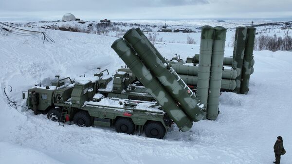 A view shows S-400 Triumph missile air defence systems at the Russian Northern Fleet's base of Gadzhiyevo in Murmansk region, Russia - Sputnik भारत