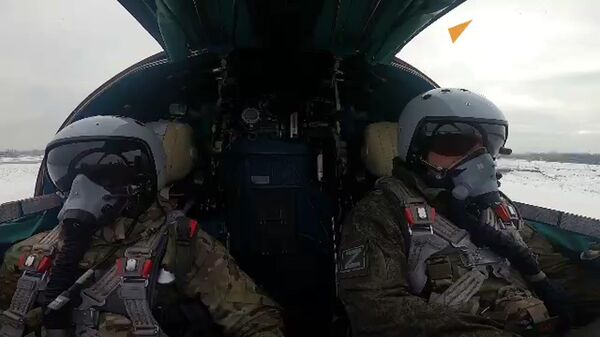  A Russian Su-34 frontline bomber destroyed enemy positions in the Kupyansk region with guided bombs. - Sputnik भारत