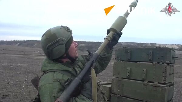 Russian Vostok Group test-fires RPG-7V grenade launchers - Sputnik भारत