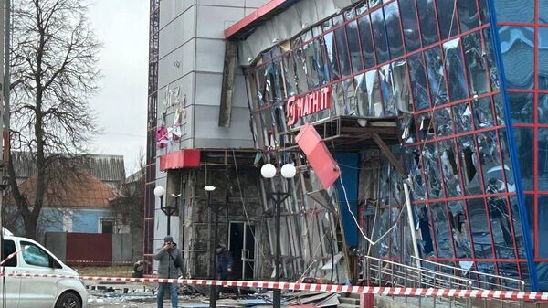 A shopping mall damaged by Ukrainian missiles in Russia's Belgorod - Sputnik भारत