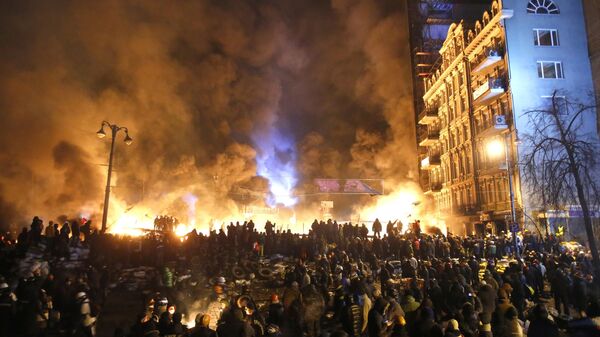 In this file photo taken on Saturday, Jan.  25, 2014,  smoke and fireballs rise during clashes between protesters and police in central Kiev, Ukraine. - Sputnik भारत