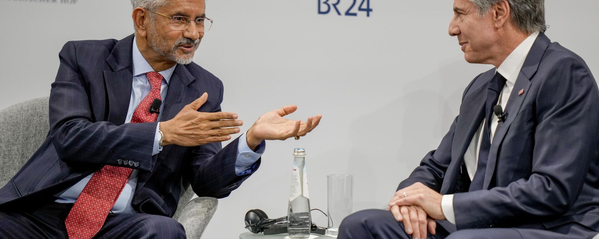Indian Foreign Minister Subrahmanyam Jaishankar, left, and U.S. Secretary of State Antony Blinken attend a panel at the Munich Security Conference at the Bayerischer Hof Hotel in Munich, Germany, Saturday, Feb. 17, 2024. - Sputnik भारत, 1920, 18.02.2024