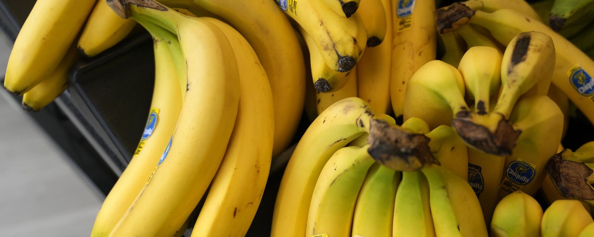 Bananas are displayed at the Fresh Start Food Hub & Market, Thursday, June 15, 2023. - Sputnik भारत, 1920, 19.02.2024