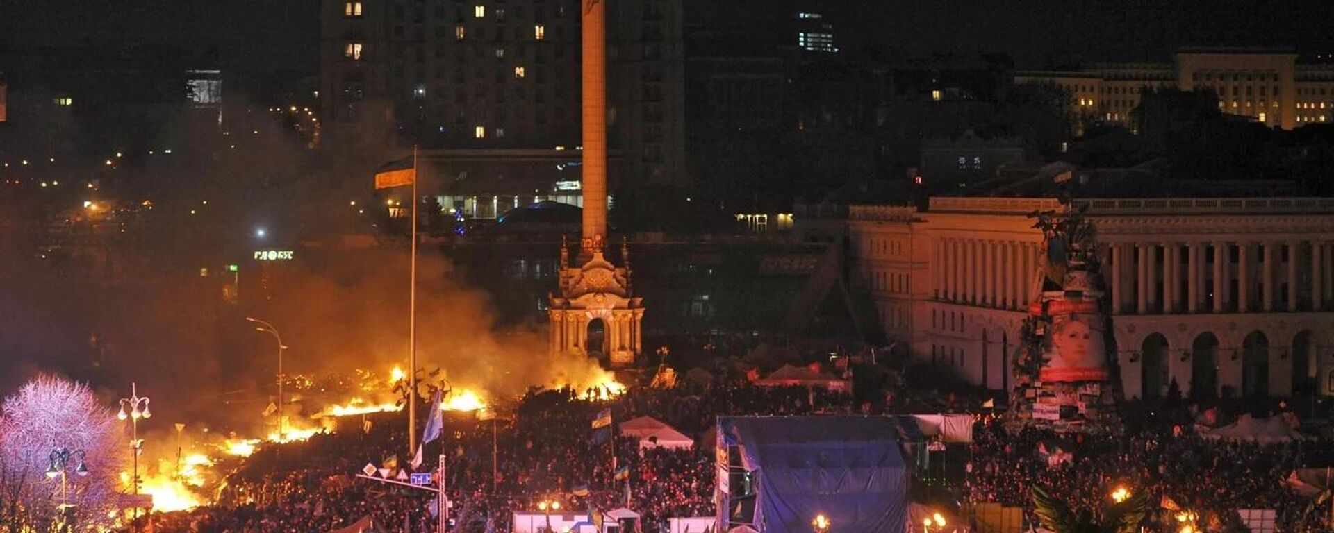 In the winter of 2014, violent clashes between protesters, including nationalists, and Ukrainian security forces broke out on Independence Square, known in Ukrainian as Maidan Nezalezhnosti, in Kiev. Photo: Tents of European integration supporters on Independence Square in Kiev, where clashes between the opposition and police broke out. 18 February 2014.
 - Sputnik भारत, 1920, 25.02.2026
