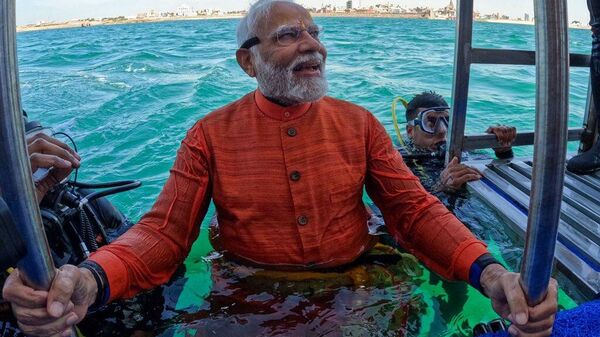 Indian PM Modi Offered Prayers in Submerged City of Dwarka - Sputnik भारत