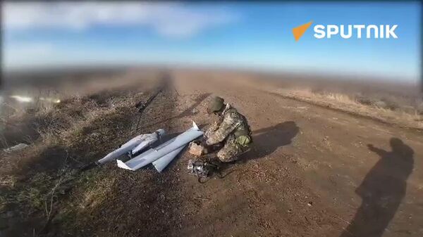 A Russian drone crew detected a Ukrainian tank and self-propelled guns and pinpointed their position for an attack with Lancet drones. - Sputnik भारत