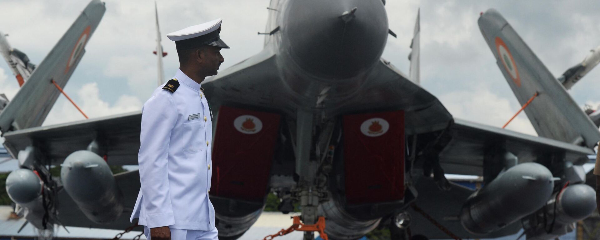 An Indian Navy officer walks past a Mig 29 fighter jet on the deck of the Indian indigenous aircraft carrier INS Vikrant during its commissioning at Cochin Shipyard in Kochi on September 2, 2022. - Sputnik India, 1920, 02.03.2024