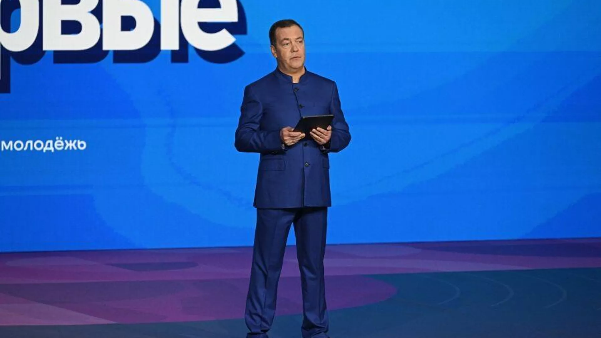 Medvedev said that Russia will bring the Northern Military District to the surrender of the neo-Nazis.