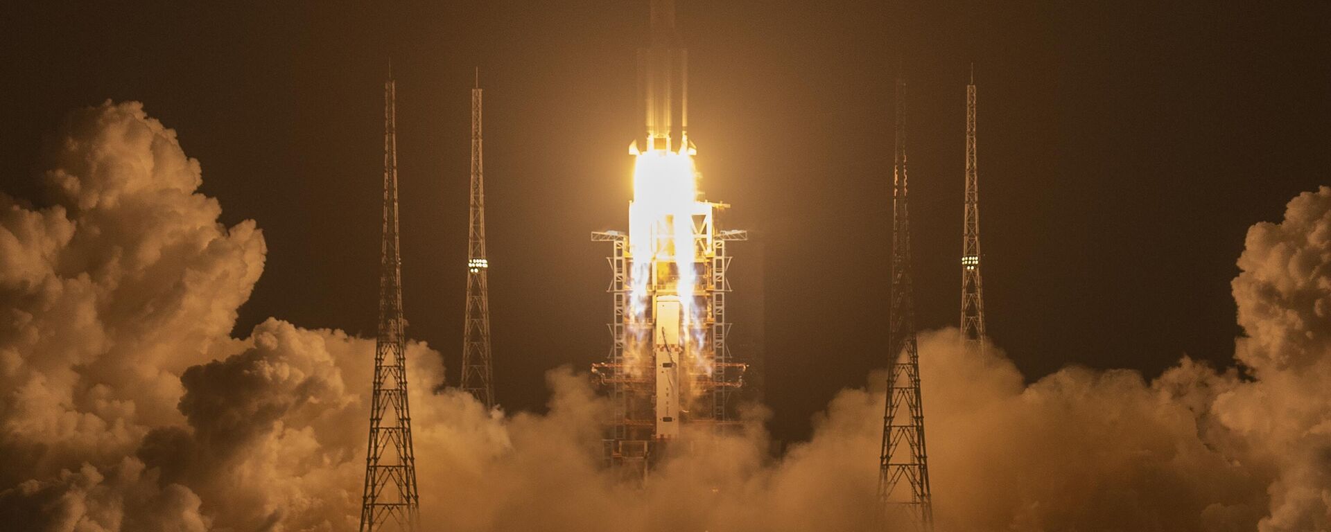In this Nov. 24, 2020, file photo, a Long March-5 rocket carrying the Chang'e 5 lunar mission lifts off at the Wenchang Space Launch Center in Wenchang in southern China's Hainan Province.  - Sputnik भारत, 1920, 05.03.2024
