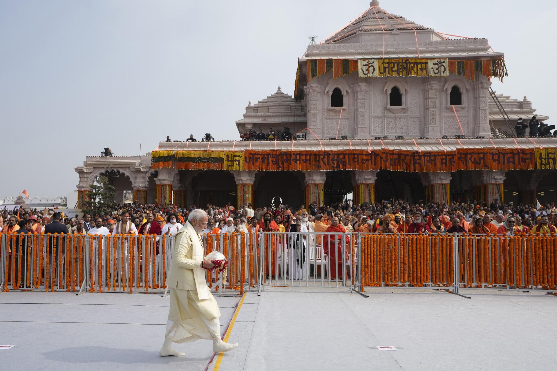 Indian Prime Minister Narendra Modi, arrives to lead the opening of a temple dedicated to Hinduism's Lord Ram in Ayodhya, India, Jan. 22, 2024. - Sputnik India, 1920, 09.05.2024