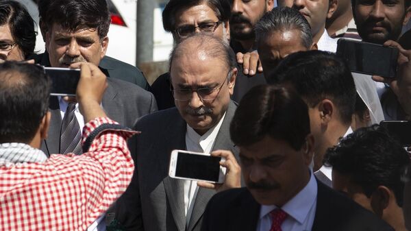 Former Pakistani president and currently a lawmaker in Parliament and leader of Pakistan People's party, Asif Ali Zardari, center, leaves the High Court building, in Islamabad, Pakistan, Monday, June 10, 2019. - Sputnik India