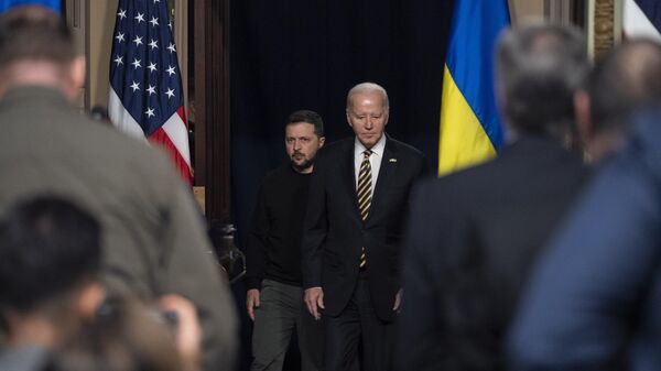 President Joe Biden and Ukrainian President Volodymyr Zelenskyy arrives at a news conference in the Indian Treaty Room in the Eisenhower Executive Office Building on the White House Campus, Tuesday, Dec. 12, 2023, in Washington. - Sputnik भारत