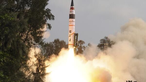 India successfully conducts first flight test of Agni-5 missile with MIRV technology - Sputnik India