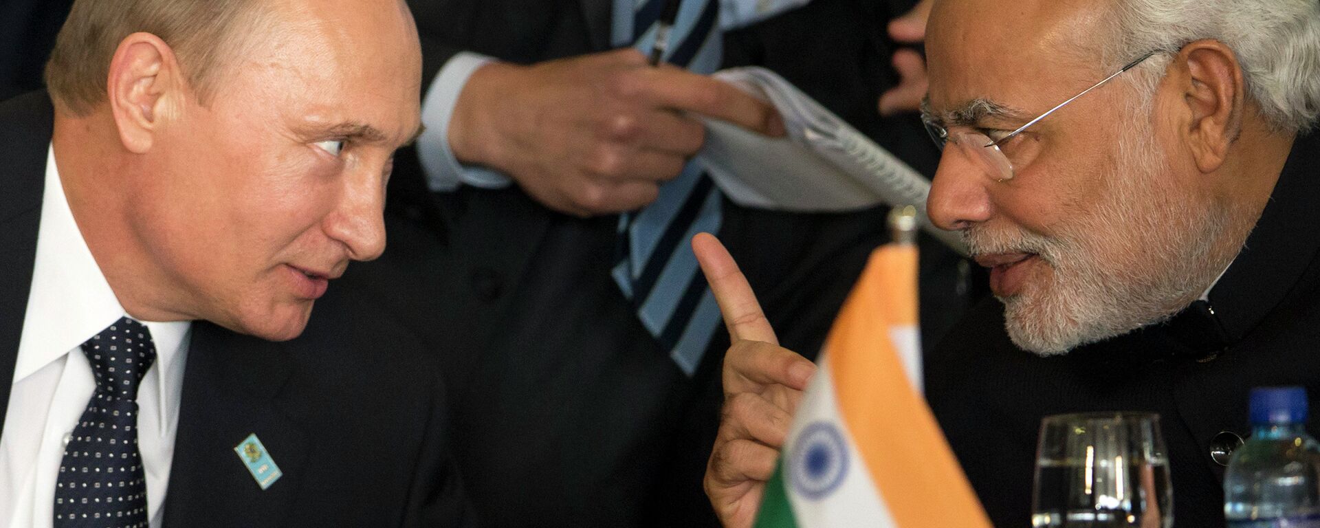Russia's President Vladimir Putin, left, and India's Prime Minister Narendra Modi chat during the BRICS Summit at the Itamaraty Palace, in Brasilia, Brazil, Wednesday, July 16, 2014 - Sputnik भारत, 1920, 18.03.2024