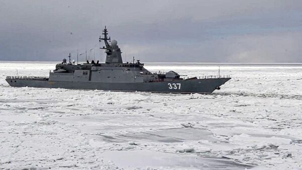 In this photo taken from video and released by the Russian Defense Ministry Press Service on Monday, Feb. 7, 2022, a detachment of warships of the Pacific Fleet passes through ice fields in La Perouse Strait from the Sea of Japan to the Sea of Okhotsk.  - Sputnik भारत