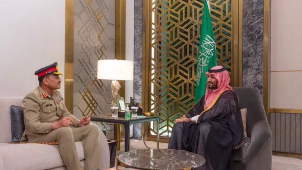 Chief of Army Staff (COAS) of Pakistan General Asim Munir meets with Crown Prince Mohammed bin Salman bin Abdulaziz to discuss military cooperation between Saudi Arabia and Pakistan. - Sputnik India