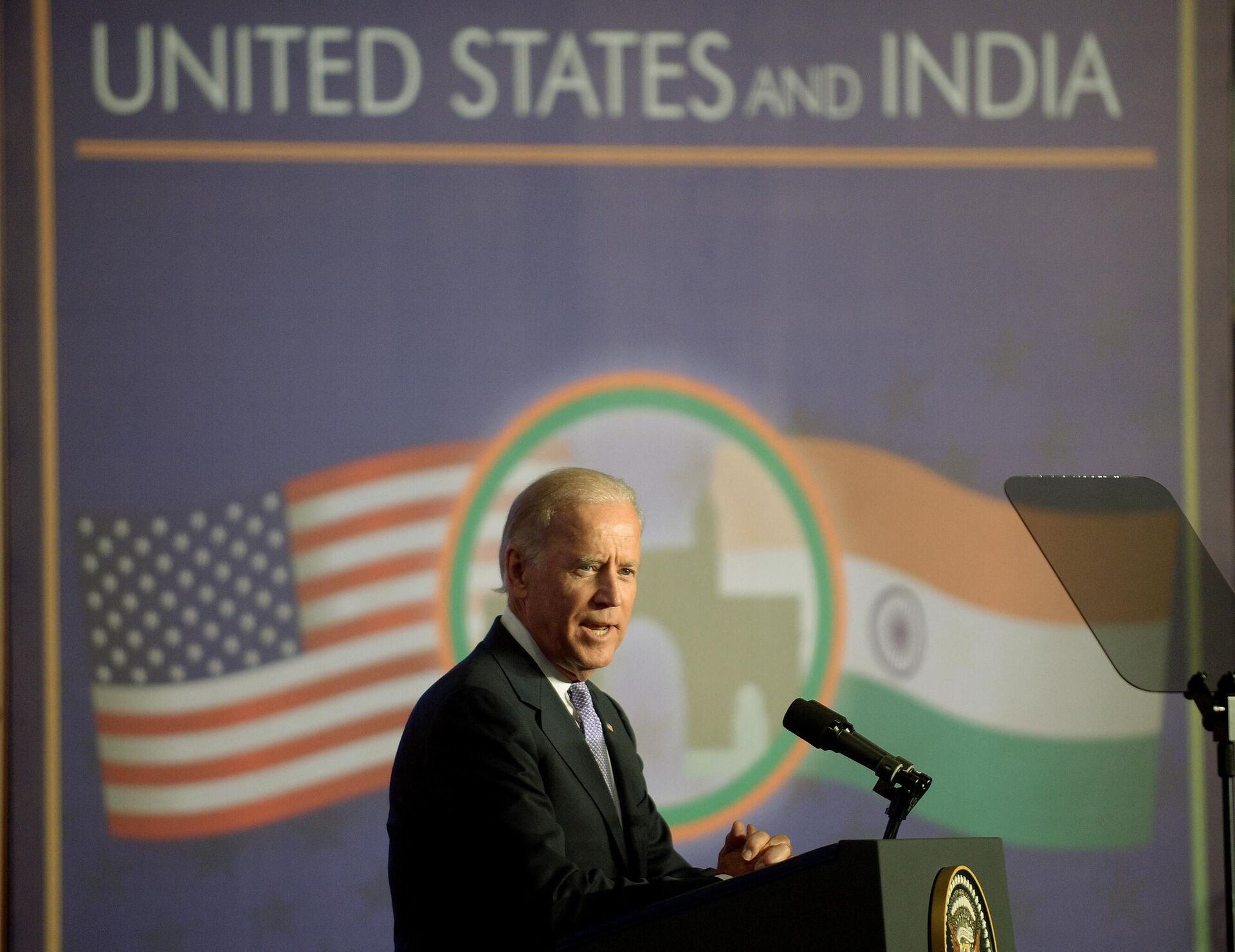 Joe Biden addresses a gathering of Indian businessmen at the Bombay Stock Exchange (BSE) in Mumbai on July 24, 2013. - Sputnik India, 1920, 11.04.2024