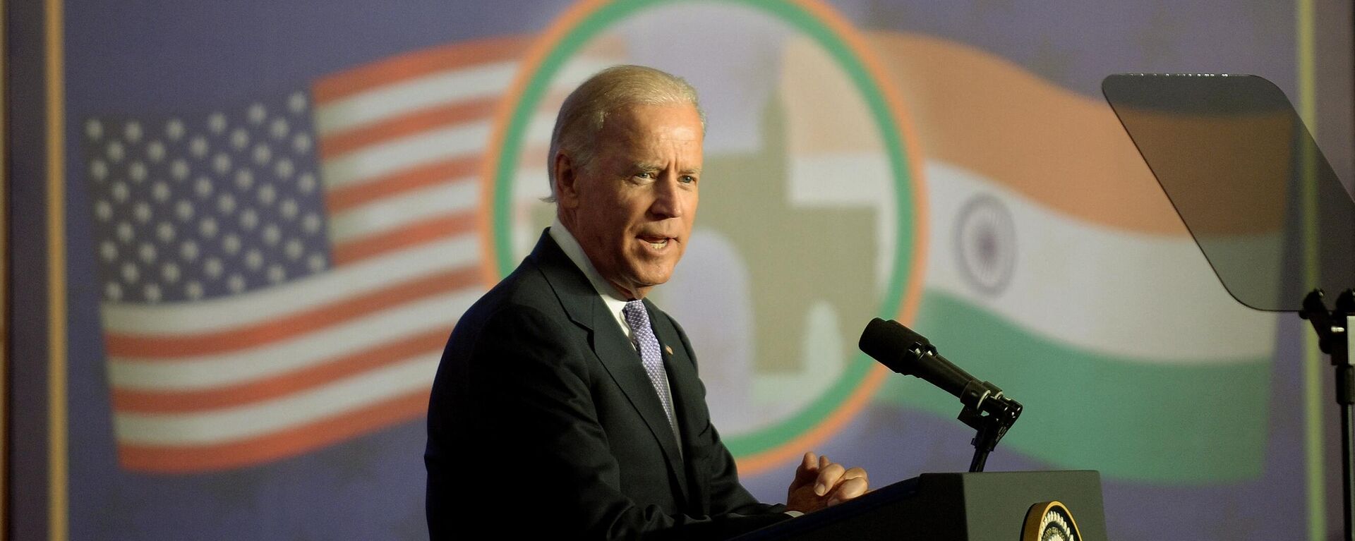 Joe Biden addresses a gathering of Indian businessmen at the Bombay Stock Exchange (BSE) in Mumbai on July 24, 2013. - Sputnik भारत, 1920, 03.04.2024