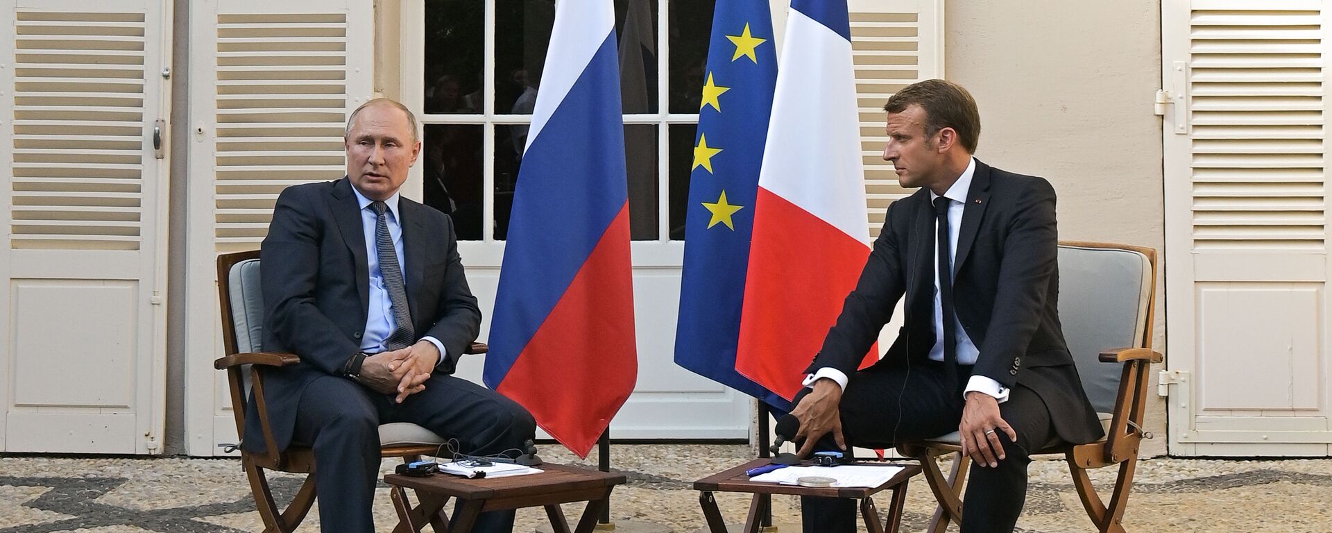 Russian President Vladimir Putin and French President Emmanuel Macron - Sputnik भारत, 1920, 19.12.2025