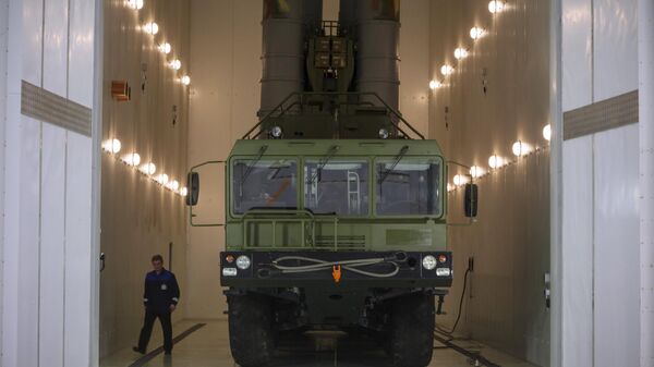 A S-400 air defense missile system stands in a testing camera during the opening of a testing facility in St. Petersburg, Russia, Friday, Jan. 23, 2015. The S-400 is Russia's latest long-range air defense missile system.  - Sputnik भारत
