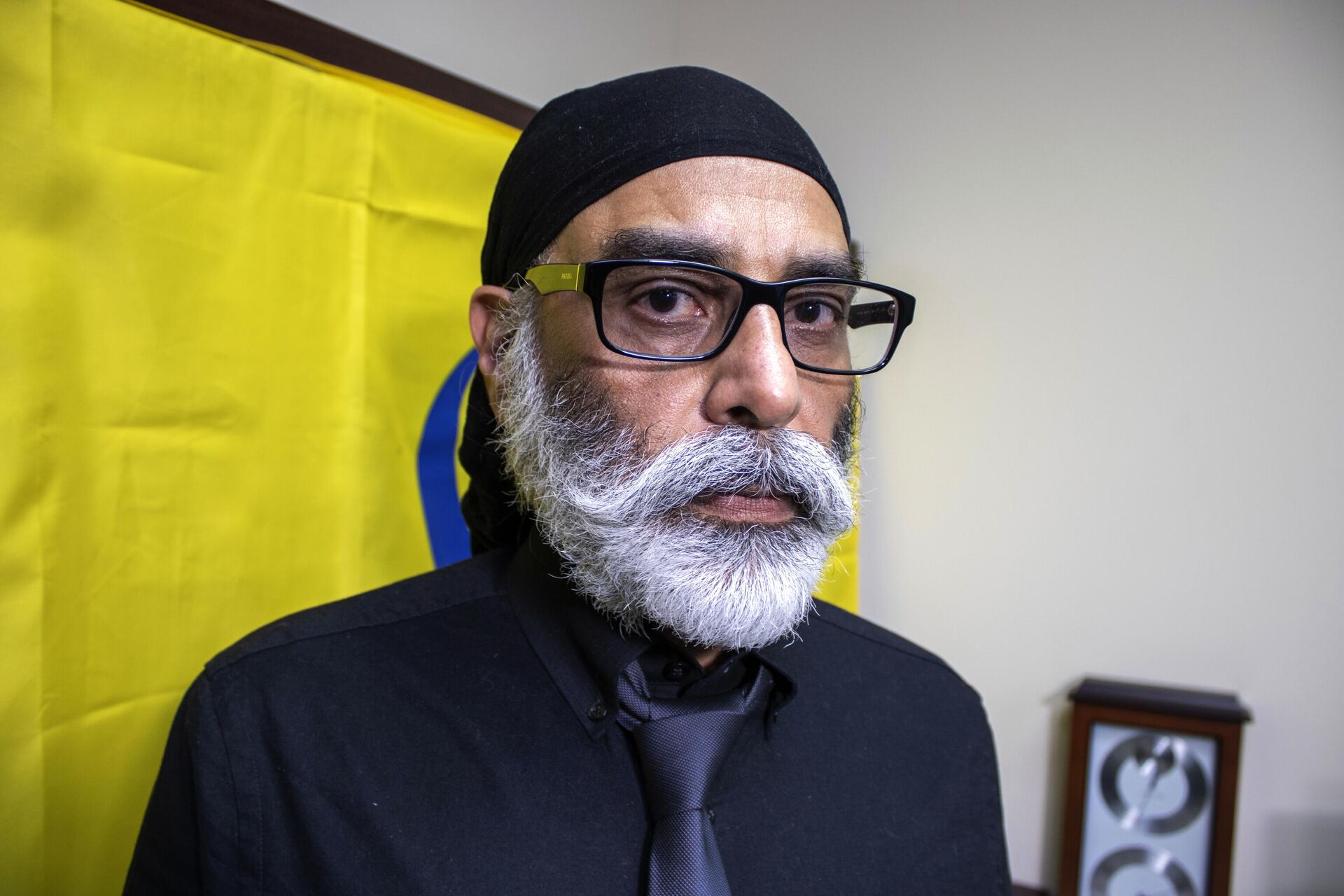 Sikh separatist leader Gurpatwant Singh Pannun is pictured in his office on Wednesday, Nov. 29, 2023, in New York. - Sputnik India, 1920, 21.03.2024