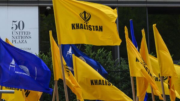 Khalistan flags fly as Sikhs for Justice hold a march and rally at the United Nations Headquarters on Indian Independence day, highlighting the human rights abuses of Sikhs in Punjab by Indian Prime Minister Narendra Modi's government August 15, 2019 in New York. - Sputnik भारत
