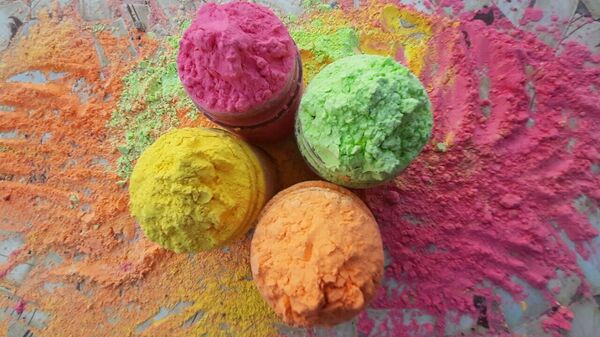 Eco-Friendly Holi Colours made by Mumbai-based Gaurang Motta and his brother Saurabh, the co-founders of 'Monks Bouffe' - Sputnik भारत