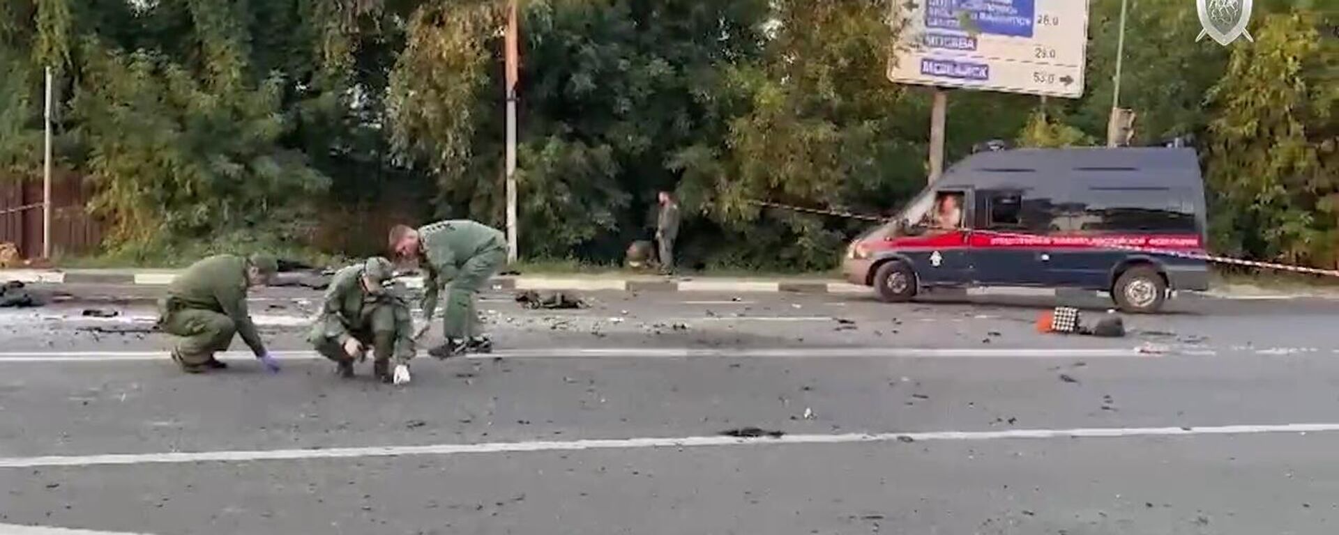 Investigators working at the scene of the car accident that killed Russian journalist and political analyst Daria Dugina. Moscow region, August 21, 2022 - Sputnik भारत, 1920, 18.11.2024