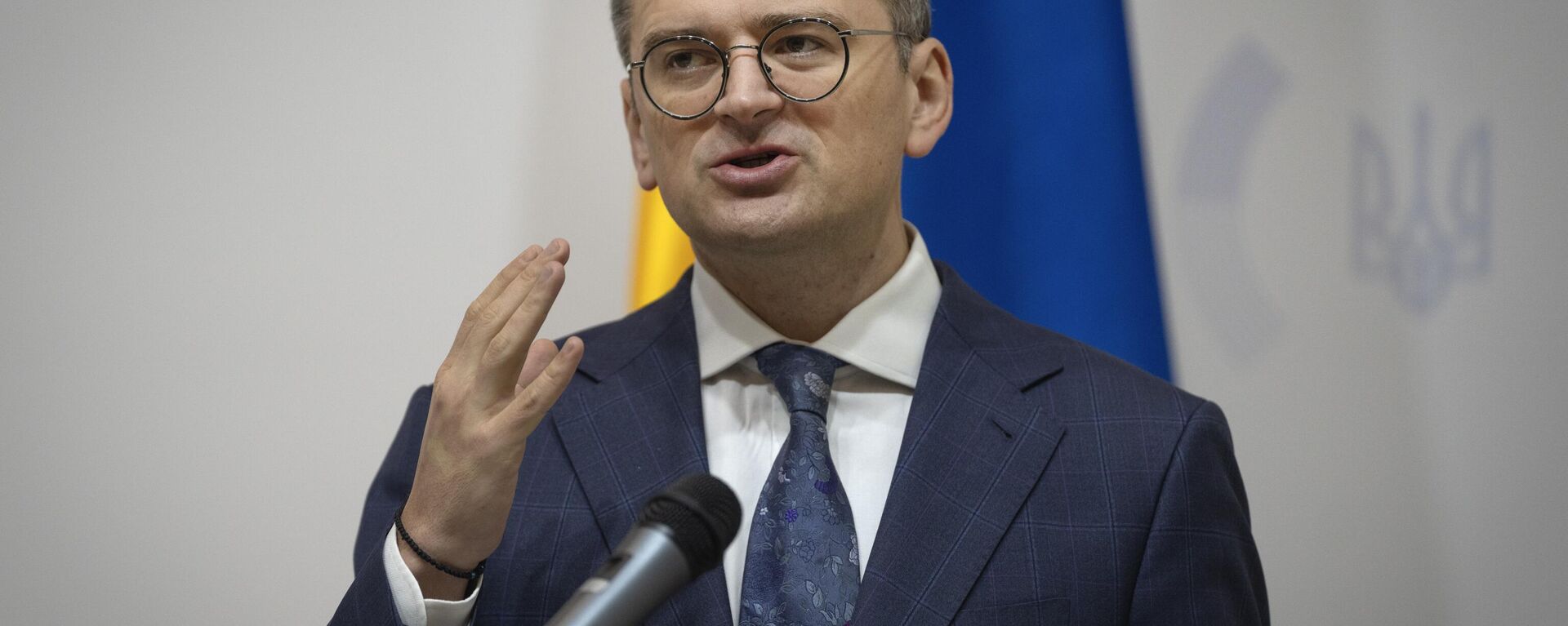 Ukrainian Foreign Minister Dmytro Kuleba attends a joint news conference with European Union's foreign policy chief Josep Borrell following their talks in Kyiv, Ukraine, Wednesday, Feb. 7, 2024. (AP Photo/Efrem Lukatsky) - Sputnik भारत, 1920, 27.03.2024
