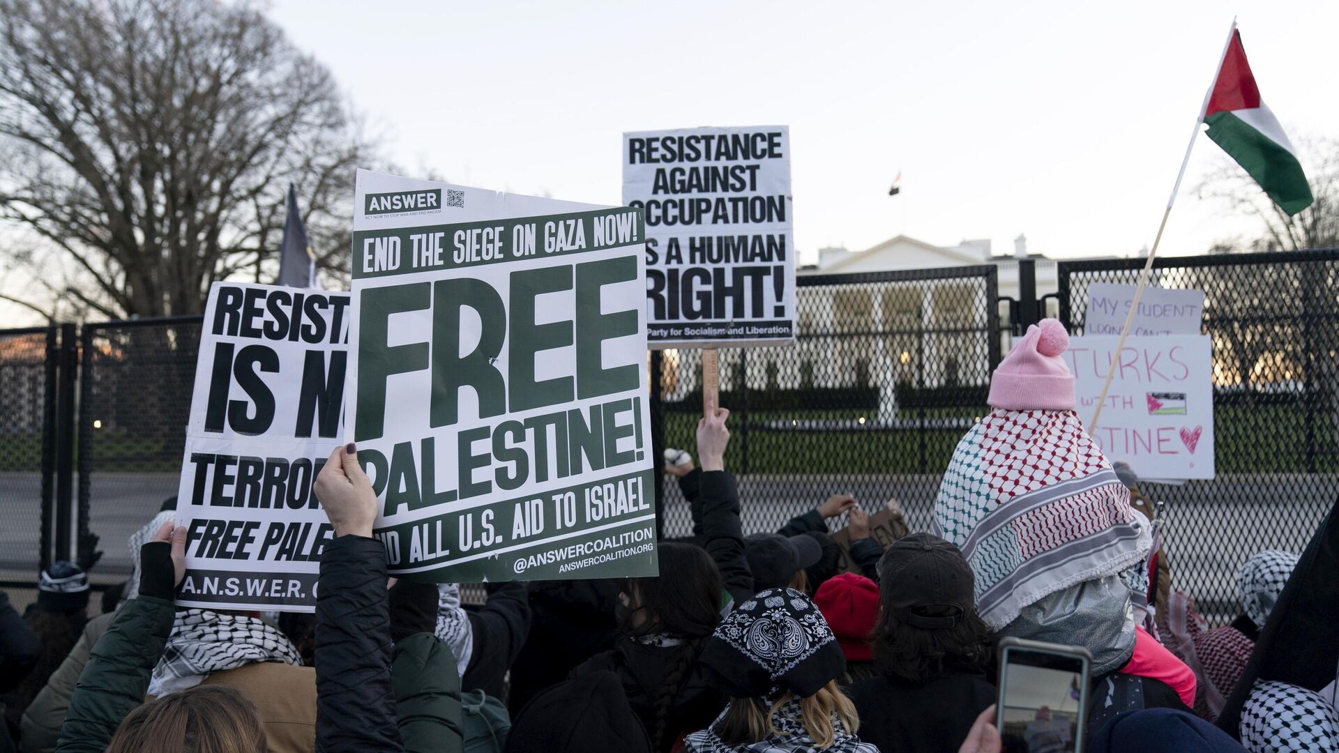 Demonstrators rally during the March on Washington for Gaza near the White House in Washington, Saturday, Jan. 13, 2024 - Sputnik India, 1920, 04.04.2024