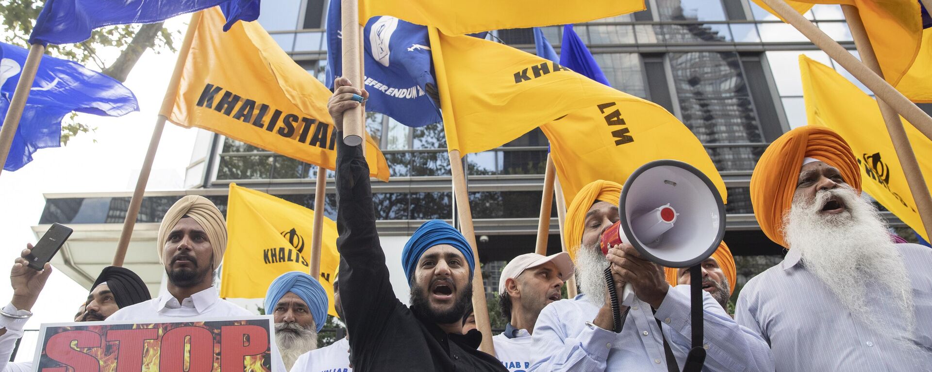 Kashmiris and pro Khalistan Sikhs demonstrate during a march and rally to protest Indian Prime Minister Narendra Modi's decision to strip Kashmir of its special status and the continuous occupation of Punjab, Thursday, Aug. 15, 2019, in New York. - Sputnik India, 1920, 05.05.2024