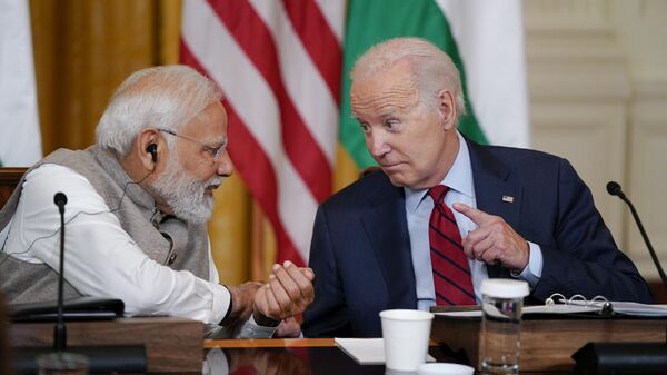 President Joe Biden speaks with India's Prime Minister Narendra Modi and American and Indian business leaders in the East Room of the White House, Friday, June 23, 2023, in Washington. - Sputnik भारत
