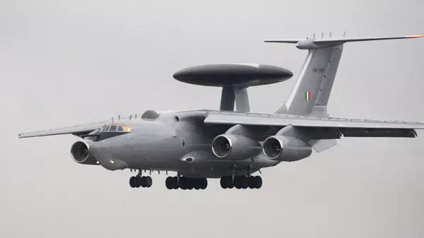 An Indian Air Force (IAF) IL-76 aircraft mounted with an AWAC (Airborne Warning and Control System) gets ready to land, at the rehearsal of the IAF Day Parade in New Delhi, India, Tuesday, Oct. 6, 2009. - Sputnik भारत