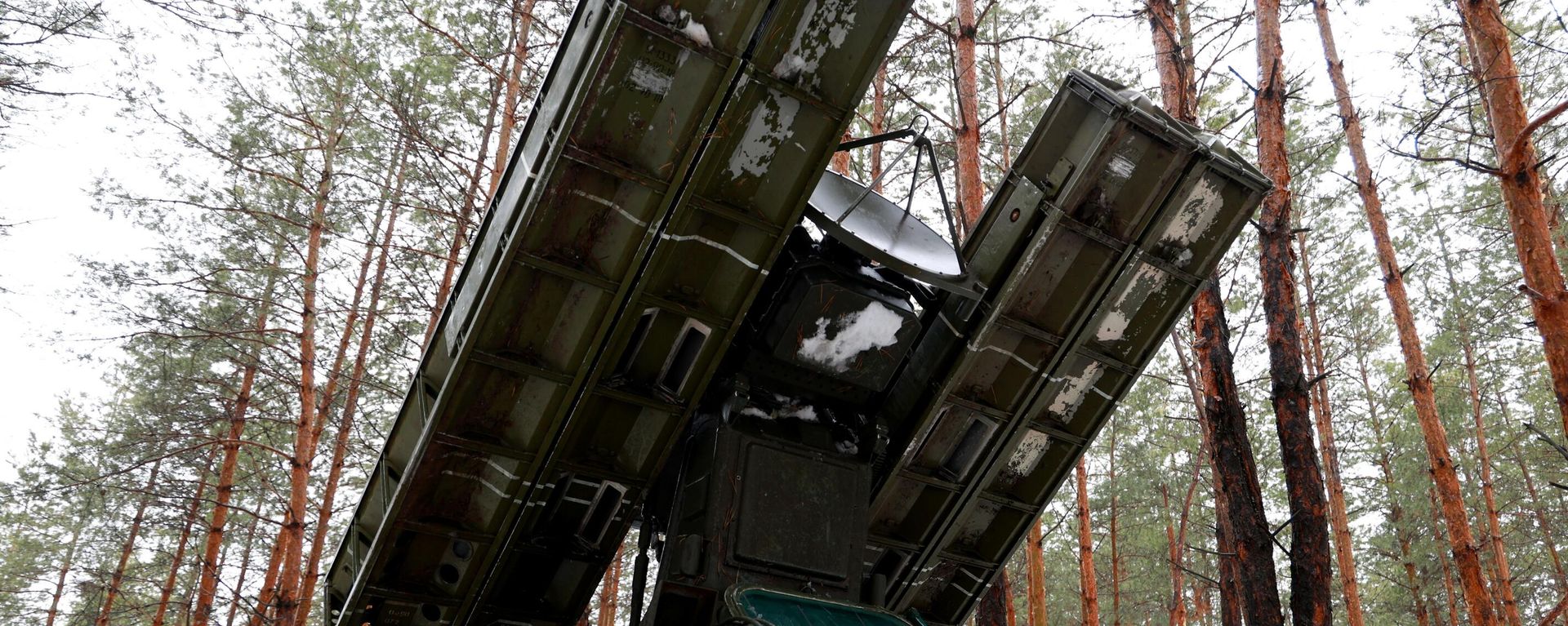 A 9K35 Strela-10 (Arrow) air defence system used by servicemen of the Ivanovo formation's anti-aircraft missile unit of Russian airborne troops is seen, in the course of Russia's military operation in Ukraine - Sputnik भारत, 1920, 25.12.2024