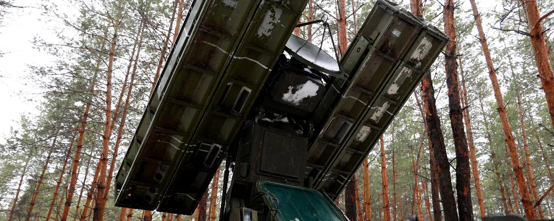 A 9K35 Strela-10 (Arrow) air defence system used by servicemen of the Ivanovo formation's anti-aircraft missile unit of Russian airborne troops is seen, in the course of Russia's military operation in Ukraine - Sputnik भारत, 1920, 15.05.2024