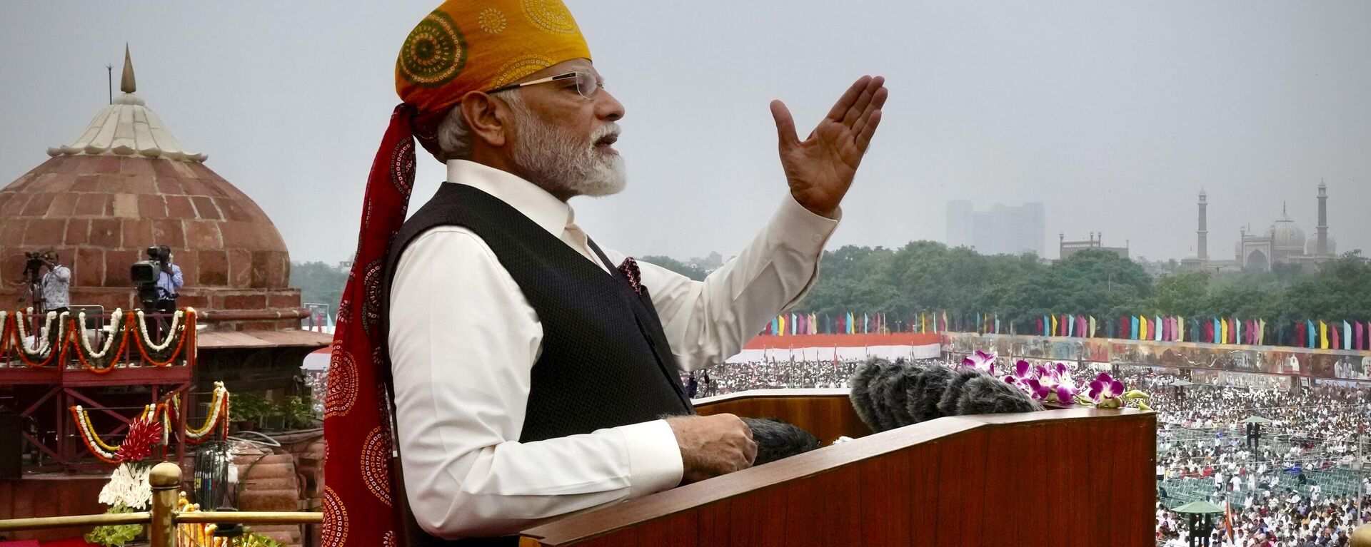 Indian Prime Minister Narendra Modi speaks from the ramparts of the Red Fort monument on Independence Day in New Delhi, India, Tuesday, Aug.15, 2023. - Sputnik भारत, 1920, 05.04.2024