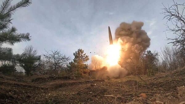 Combat launch of a missile from the Iskander operational-tactical missile system to destroy hangars with military equipment and ammunition of the Ukrainian Armed Forces during a special military operation. - Sputnik भारत
